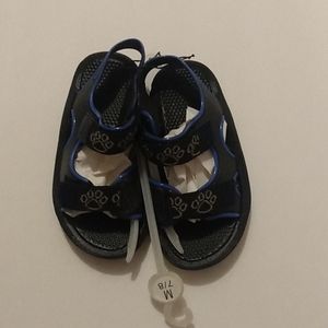 Shocked toddler boys Black and blue 7/8 Sandals